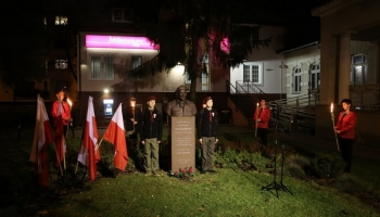 Capstrzyk Niepodległości pod pomnikiem generała Stanisława Sosabowskiego w Lęborku 2019