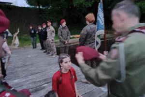 352