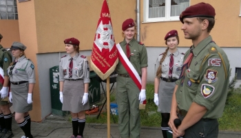 odsłonięcie tablicy poświęconej hm. Hannie Tanaś ps. „Hanka” oraz hm. Zygmuntowi Tanaś ps. „Przebiegły Ryś” 