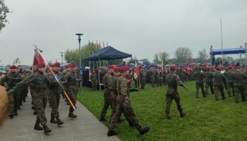 Piknik Spadochronowy, uroczysta zbiórka i Pola Chwały w Niepołomicach 23.09.2023r.