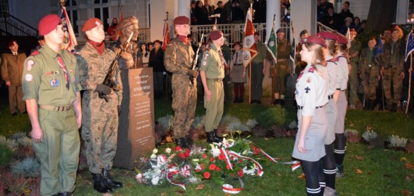 Harcerze z 7 Harcerskiej Drużyny Czerwonych Beretów Lęborku wybudowali pomnik generałowi Stanisławowi Sosabowskiemu – swojemu patronowi